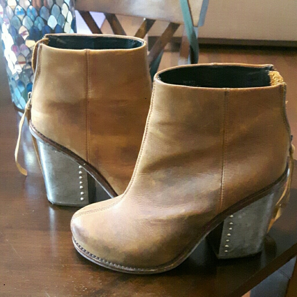 Leather metallic heel boots!